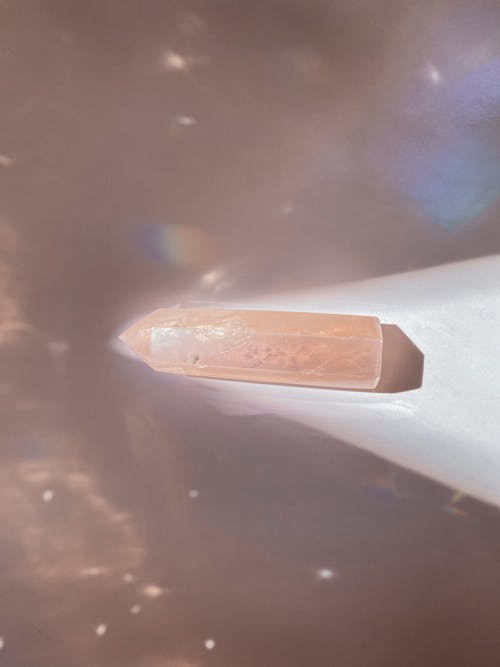 Free A small white crystal is shown in the sky Stock Photo
